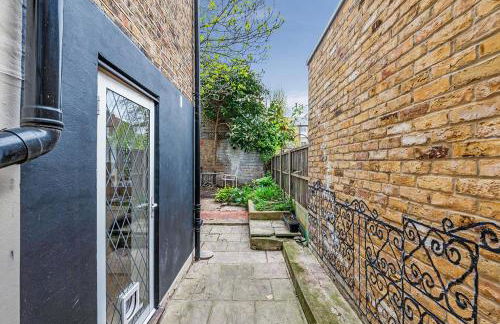 Peaceful Crouch Hill Flat by MoreThanStays - Foto 29