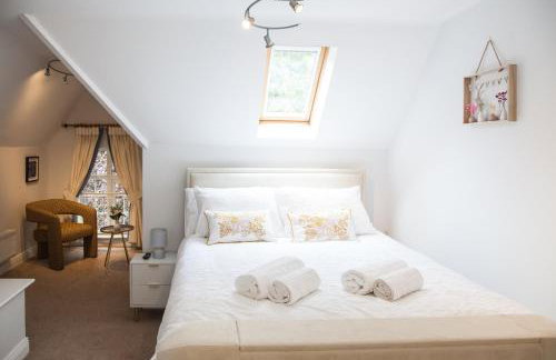 Stylish quaint home hosted by ESONGRACE Stays in Stoke-on-Trent - Perfect for Families - Contractors - Holiday makers - Emergency Housing - Professionals - Foto 5