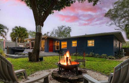 Hot Tub Firepit Deck 10mins to Beach Near Las Olas Middle Terrace Cottage by AvantStay - Foto 3