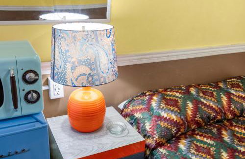 The New Star Motel with Studio-Kitchens: 1950s Extended-Stay Lodging and Retreat Center - Foto 60