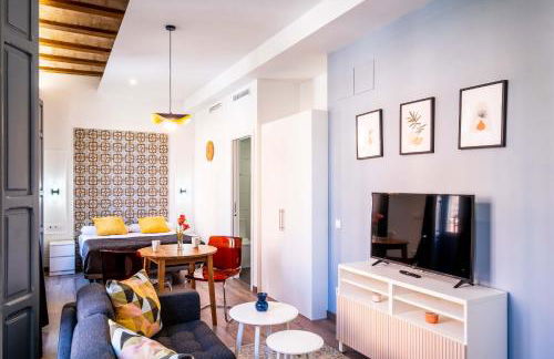 Classy Studio Apartment with Unique Design - Photo 3