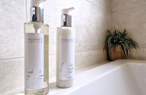 The Blue house on the wall - Foto 49