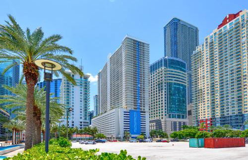 Luxurious 3BR Condo with Pool in Brickell - Foto 76