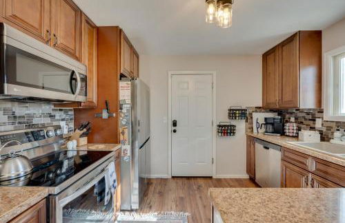 Loveland Home with Private Hot Tub and Wood Fireplace! - Foto 8