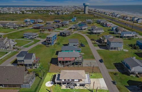 Cozy beach house with ocean views, fire pit and game room - Photo 34