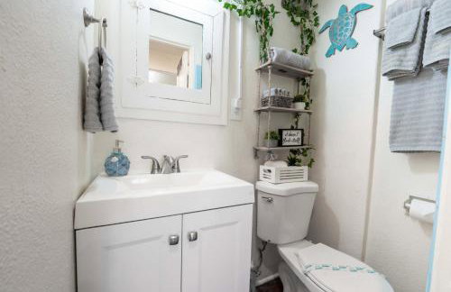 Breezy 1BR Retreat Walk to UofA and Spring Fun - Foto 36