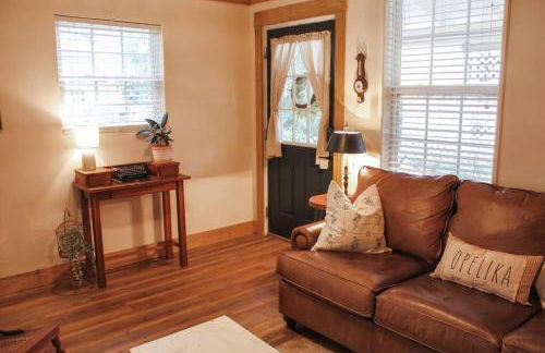 The Greenhouse Cozy Cottage- Walk to Downtown! - Foto 13