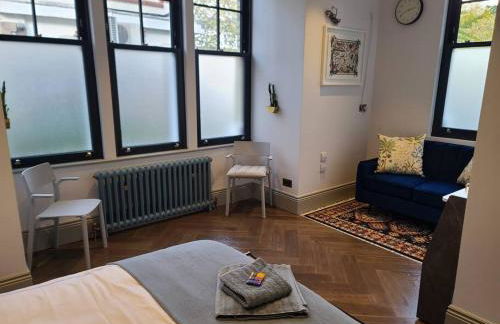 New Boutique Ground Floor Apartment - Photo 7