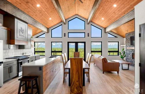 Luxury Living at The Eagles Perch Palmer AK - Foto 1