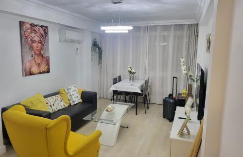 3BR Top Floor Apartment Vialia La Unión Metro - Photo 2