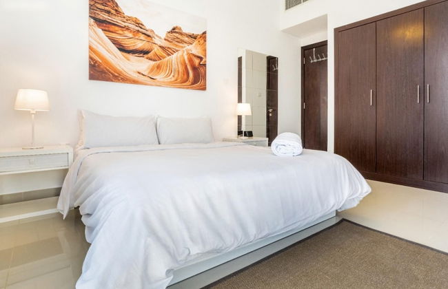 Breathtaking View 1 Bedroom Apt - Photo 18