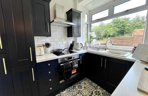 Stylish 3-bed home in Prestwich with free parking - Foto 10