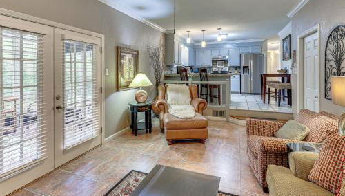 Sunroom and Yard Charming Hot Springs Home! - Foto 5