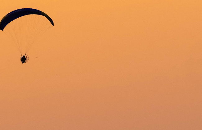 Voo de paramotor pela baía de Jacó - Foto 1