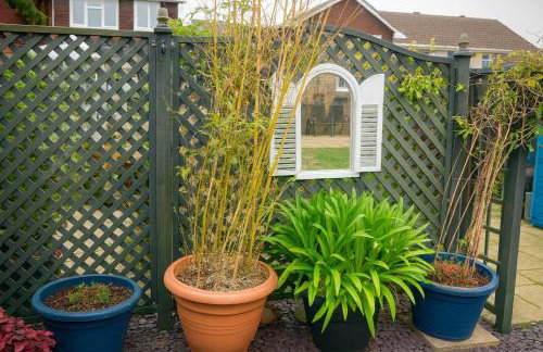 Modern 3 Bedroom Home, Free Parking, Garden, Sleeps 7 - Photo 42