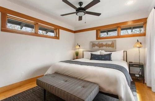 Beautiful Lakescape-4 BR Home with Heated Pool & Rec Space-Family Friendly - Foto 27