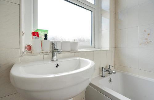 Comfy 3BR Home - Pool Table - Games - Sleeps 8 - Foto 20