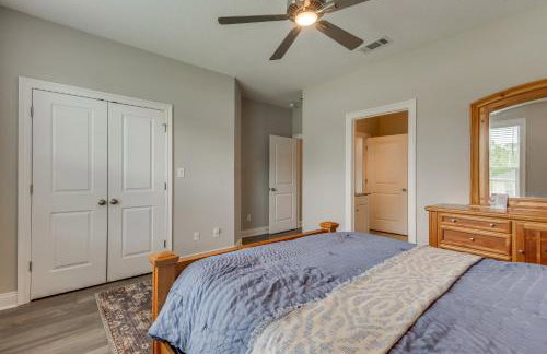 Modern Family Home w/ Spacious Yard in Milton - Foto 12