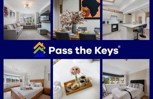 Pass The Keys Picture Perfect Haven in Didsbury Village - Free Parking & EV Station - Photo 1