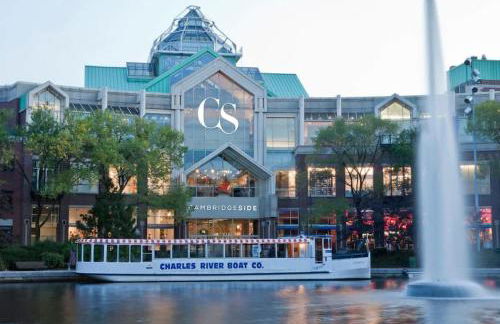 Upscale 2BR Condo with Gym & Parking near MGH & TUFTS - Foto 32