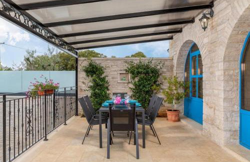 Stylish villa with swimming pool and garden - Foto 21