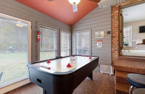 Peaceful Historic Villa with Hot Tub & Pool near Downtown Nashville, Tennessee - Photo 41