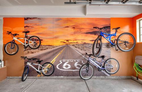 Adventure Base Camp Pet Friendly with Resort Living Pool, Arcade, Pickle-ball - Foto 1