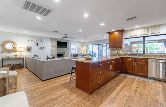 Sereno Ranch by Avantstay Sleeps 16! Outdoor Bar/kitchen, Pool, Fire Pit & Hot Tub! - Foto 43