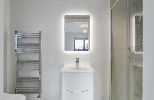 Modern Entire Home steps from the Train Station - Foto 29