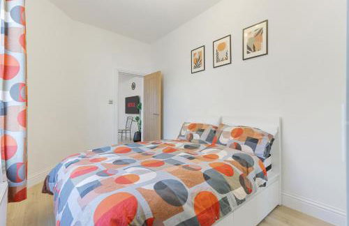 LUX 1 Bed Flat next to Station in Tooting - Photo 15