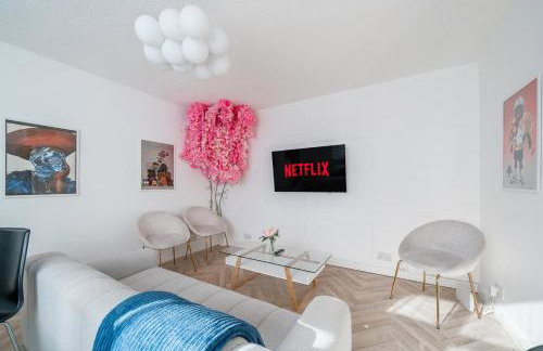 Stylish 3 Bed Home with Gardens Fast Transport Links - Foto 20