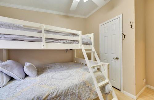 The Country House - Kalkaska Retreat with Fire Pit - Foto 25