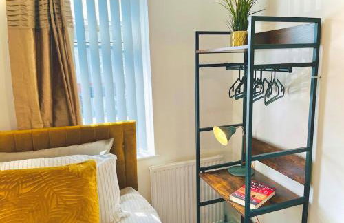 Ideal 4 Bed Home sleeps 7 Nr Middlebrook Stadium - Foto 53