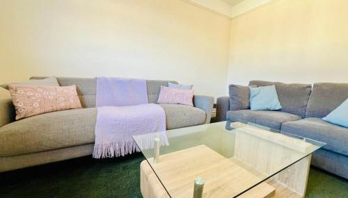 4-Bedroom House 5 mins to Beach & Parking - Foto 3