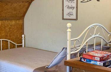 Woodhaven, darling romantic cabin, ATV trails, Mena, AR - Foto 14