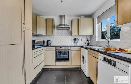 Spacious Whitwick Stay 3-Story House - Photo 7