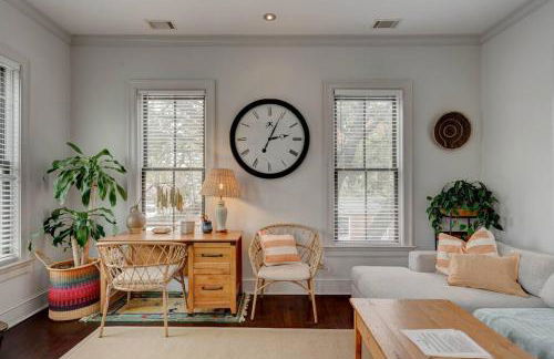 Elegant Sunlit Home with Private Rooftop Oasis - Foto 16