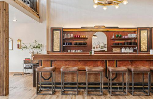 Historic Yellowstone Saloon - Foto 10