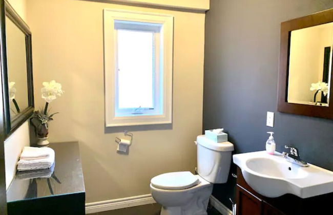 Professional Three Bedroom Condo Suite - Foto 14