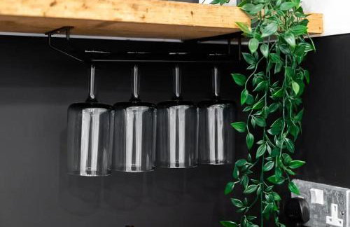 Stylish Apartment - Near City Centre - Smart TV- WIFI - Netfix - Parking - 2NT - Foto 14