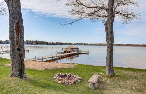 Dock and Views Lake Mitchell Home in Cadillac! - Foto 27