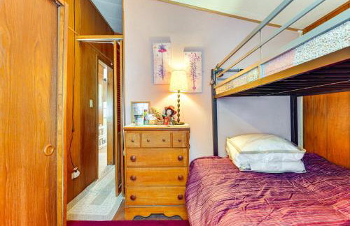 Hike, Ski and Unwind Cabin with Deck in Chester! - Foto 20