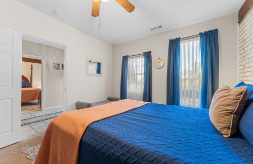 Lakefront Retreat with Deck, Movie Room and Yard - Foto 34