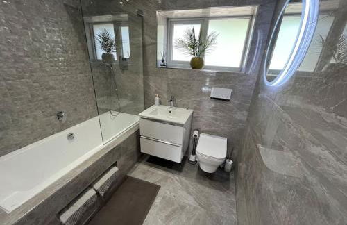 Rare Luxury Holiday Home with Hot-Tub - Foto 15