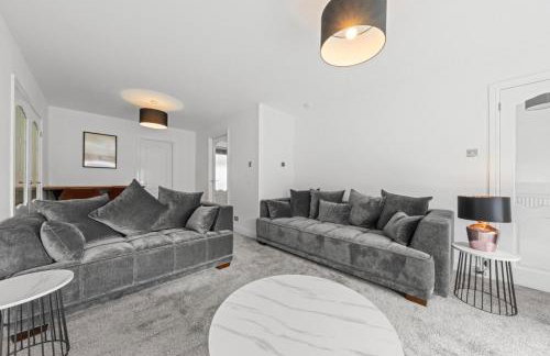 Large 5 Bedroom House Perfect For Group Stays - Free Parking - Near Glasgow - Perfect For Contractors - Foto 1