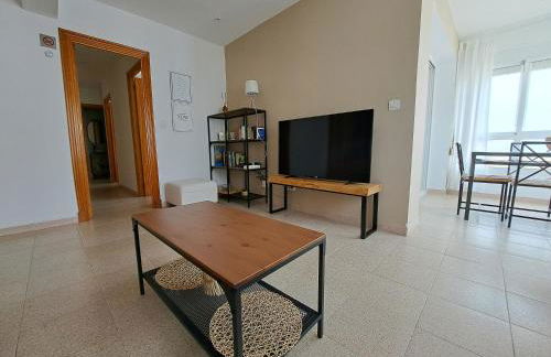 Ático primera línea de playa con vistas al Mar-Climatizado-Wifi-Parking-Solo familias - Foto 4