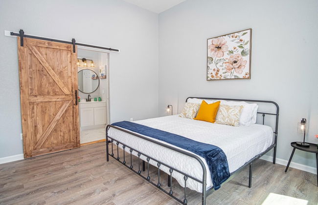 Seize the Moment 4BR 3BA Gem w Downtown Views - Foto 24