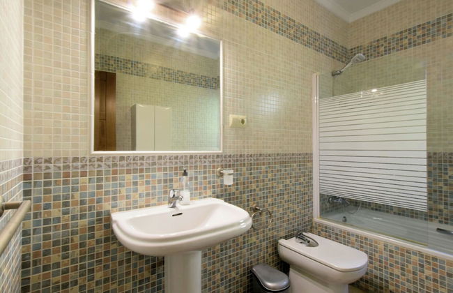 Independent Villa With Private Pool on an Estate in Sayalonga Costa del Sol - Photo 16