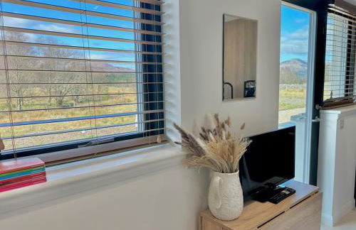 Eco-Friendly Highland Suite with Mountain Views - Photo 25