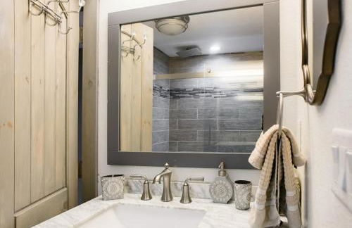 Designer Apartment in a Historic 1901 Downtown Area Mansion - Foto 11